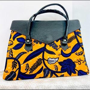 Women hand bag. Sewed with African print (akanra)